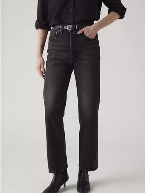 LEVIS RIBCAGE STRAIGHT ANKLE WOMEN'S JEANS. Size 29. Loom About - Medium Wash